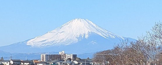 大寒を迎えて冠雪が増えた富士山